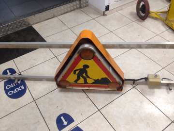 Equipement MERCURA TRIANGLE DE SIGNALISATION LUMINEUX  d'occasion